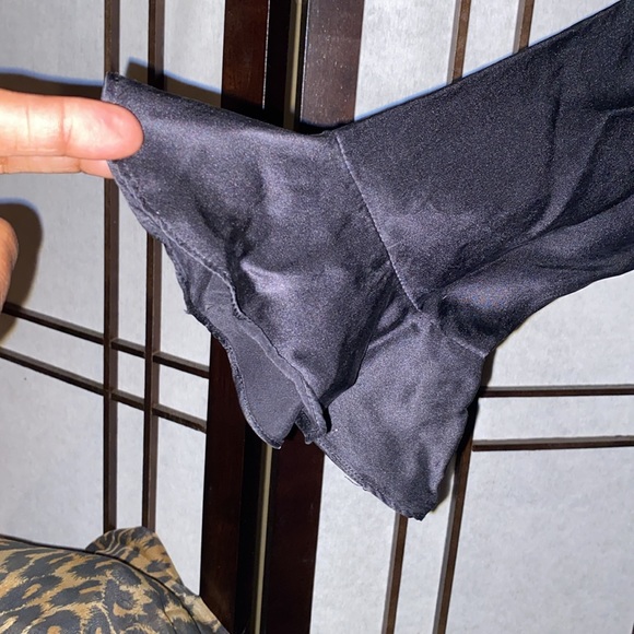 ❤️SOLD❤️ Black ruffle silk blouse - Picture 2 of 4